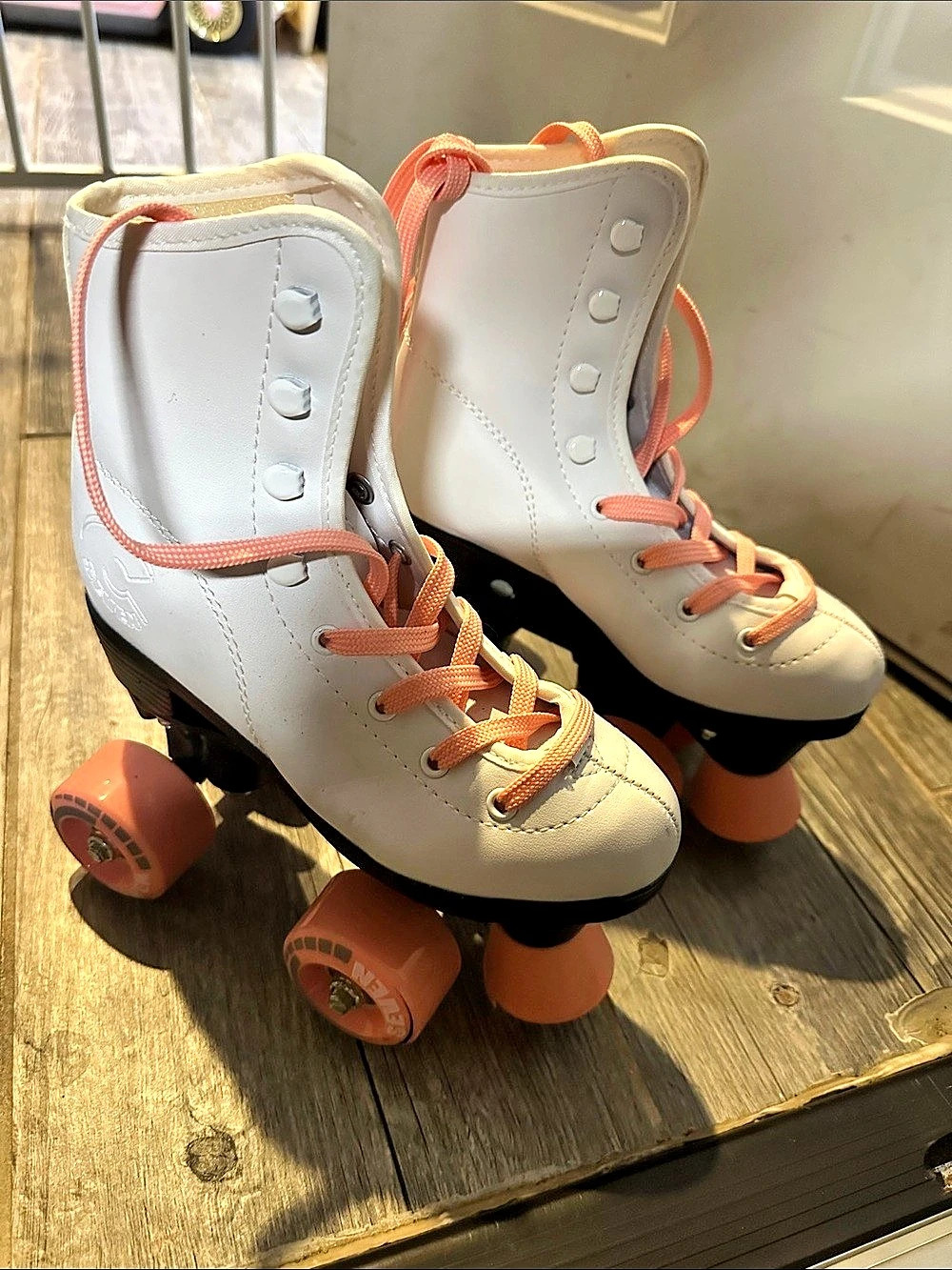 Epic Skates Epic Classic White and Pink Quad Roller Skates White & Pink Quad